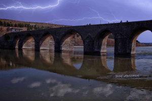 Diyarbakır On Gözlü Köprü Gökgürültüsü  / 21147