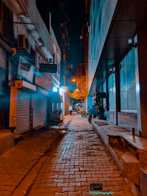 Suriçi sokaklarında Sinematik Gece 📷 / 21161