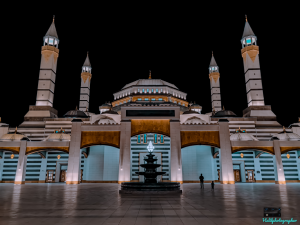 Gece Modunda Selahaddin Eyyubi Merkez Camii 📷 / 37870