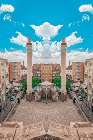 Parlı Safa Camii ve Simetrik Perspektif 📷 / 35354